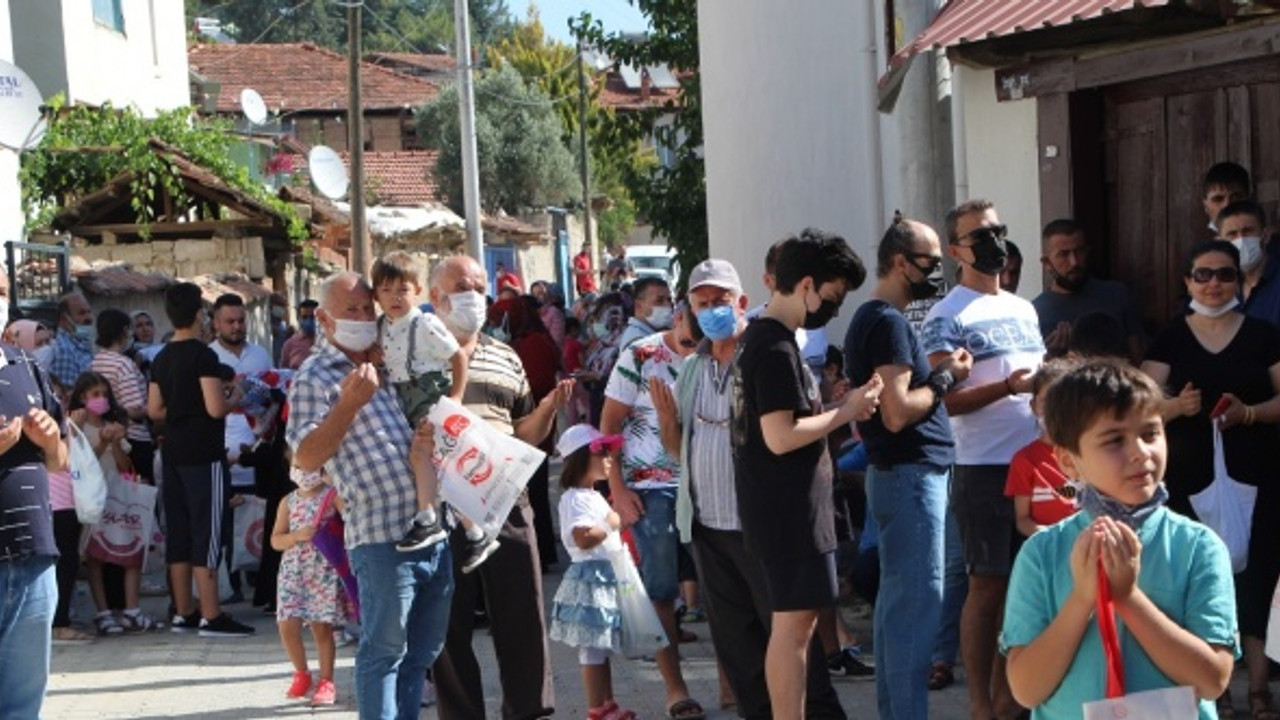 Asırlardır devam eden arefe etkinliği: Herkes istediği kadar dolduruyor