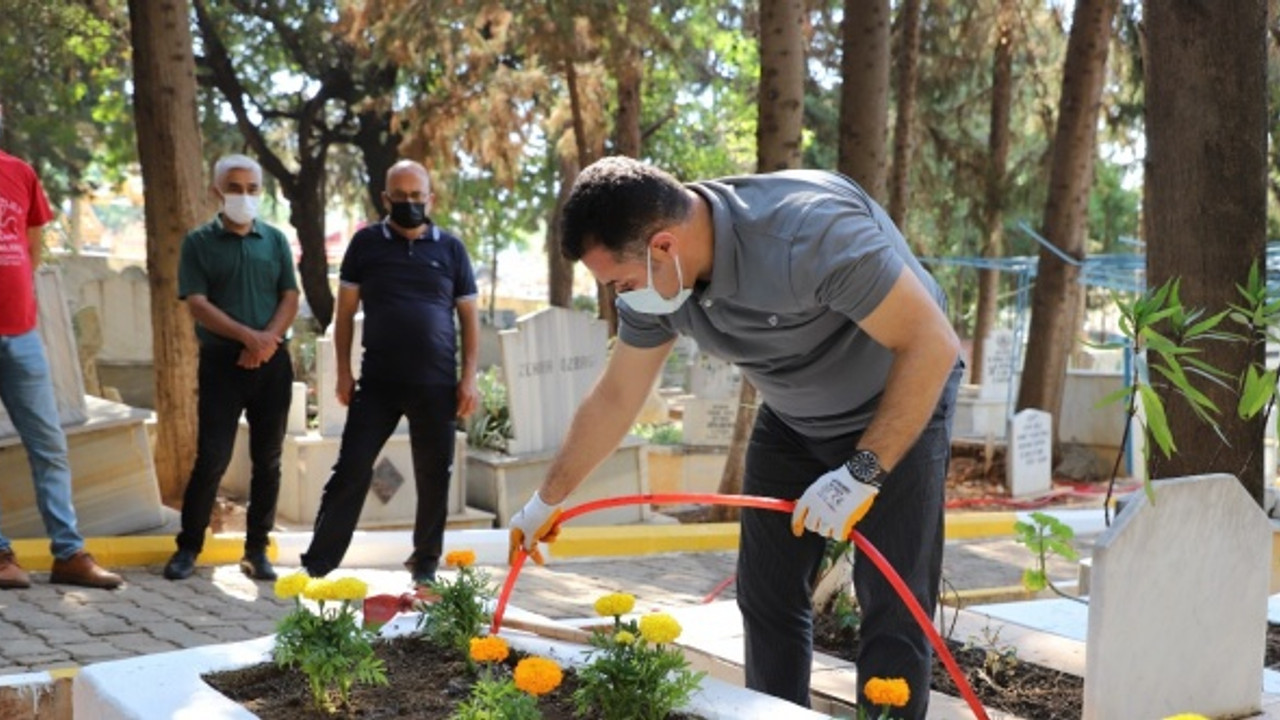 Başkan Yücel’den şehit kabirlerine ziyaret