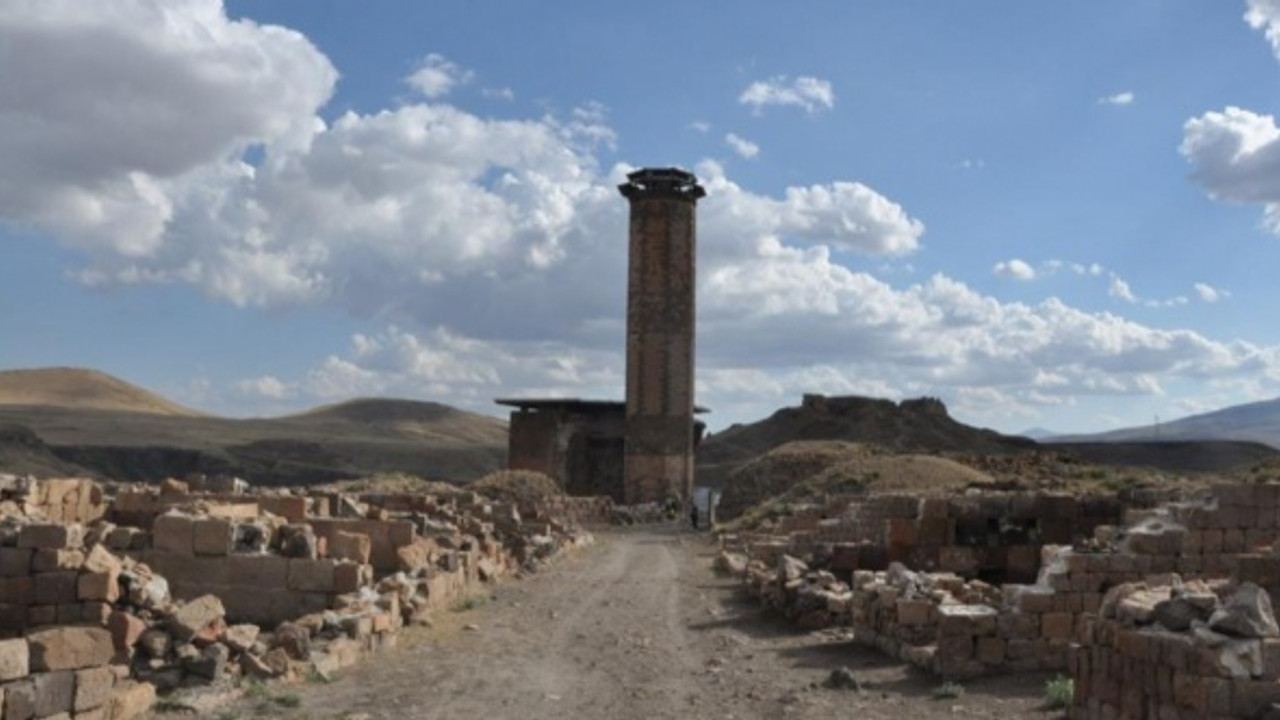 Anadolu'nun İlk Türk Camisinden Ezan Sesi Yankılandı