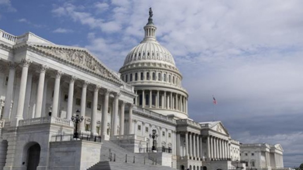 Kongre Binasında Bomba Paniği!