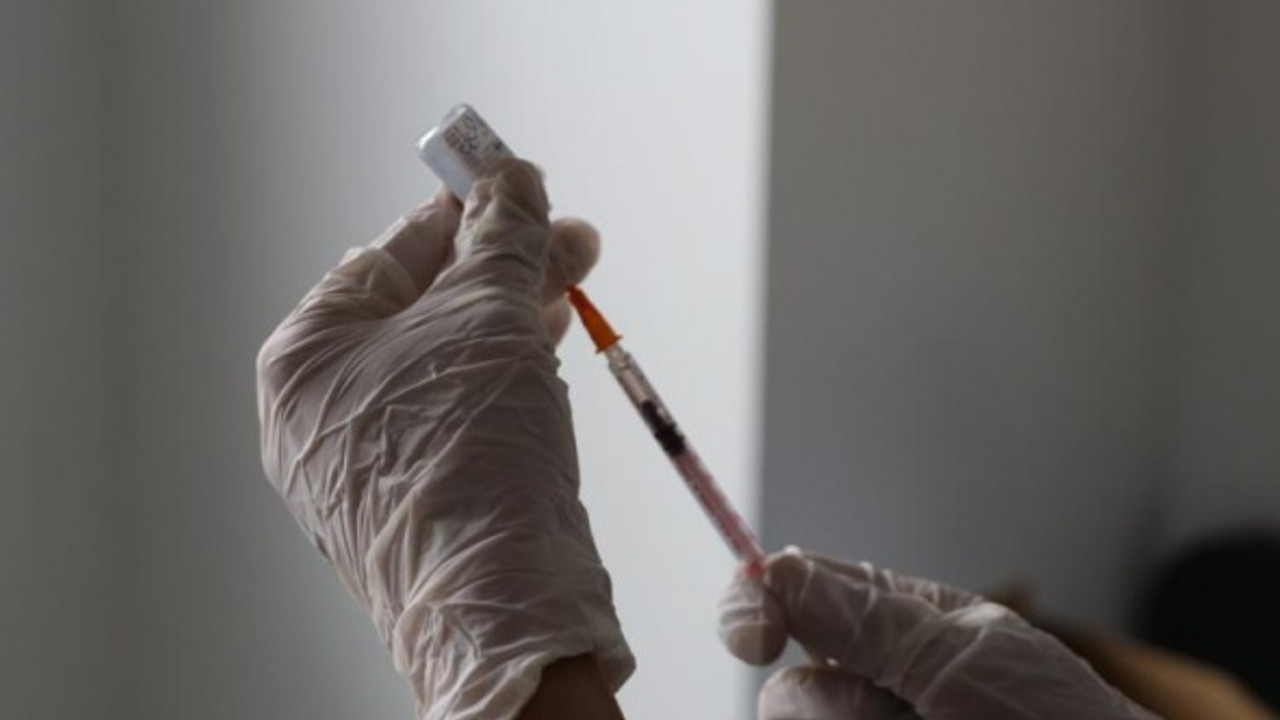 Küba kendi geliştirdiği iki Kovid-19 aşısının acil kullanımına onay verdi