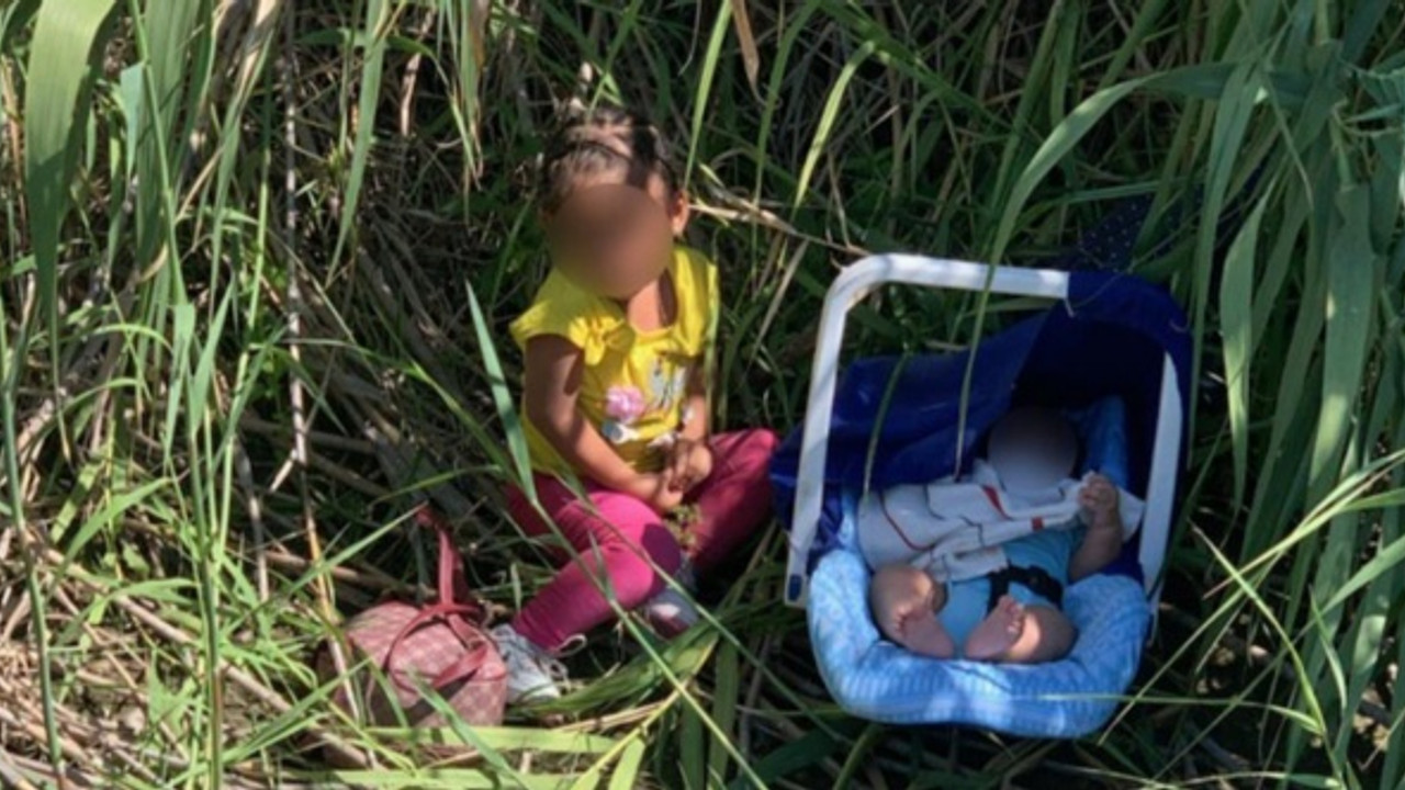 Biri 3 aylık, diğeri 2 yaşında! İki kardeşi nehir kenarına terk edip gittiler