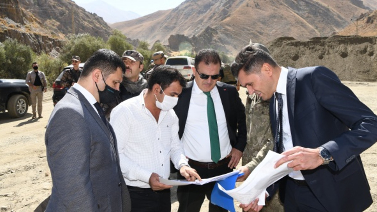 Hakkari Valisi İdris Akbıyık sınırda denetimlerde bulundu