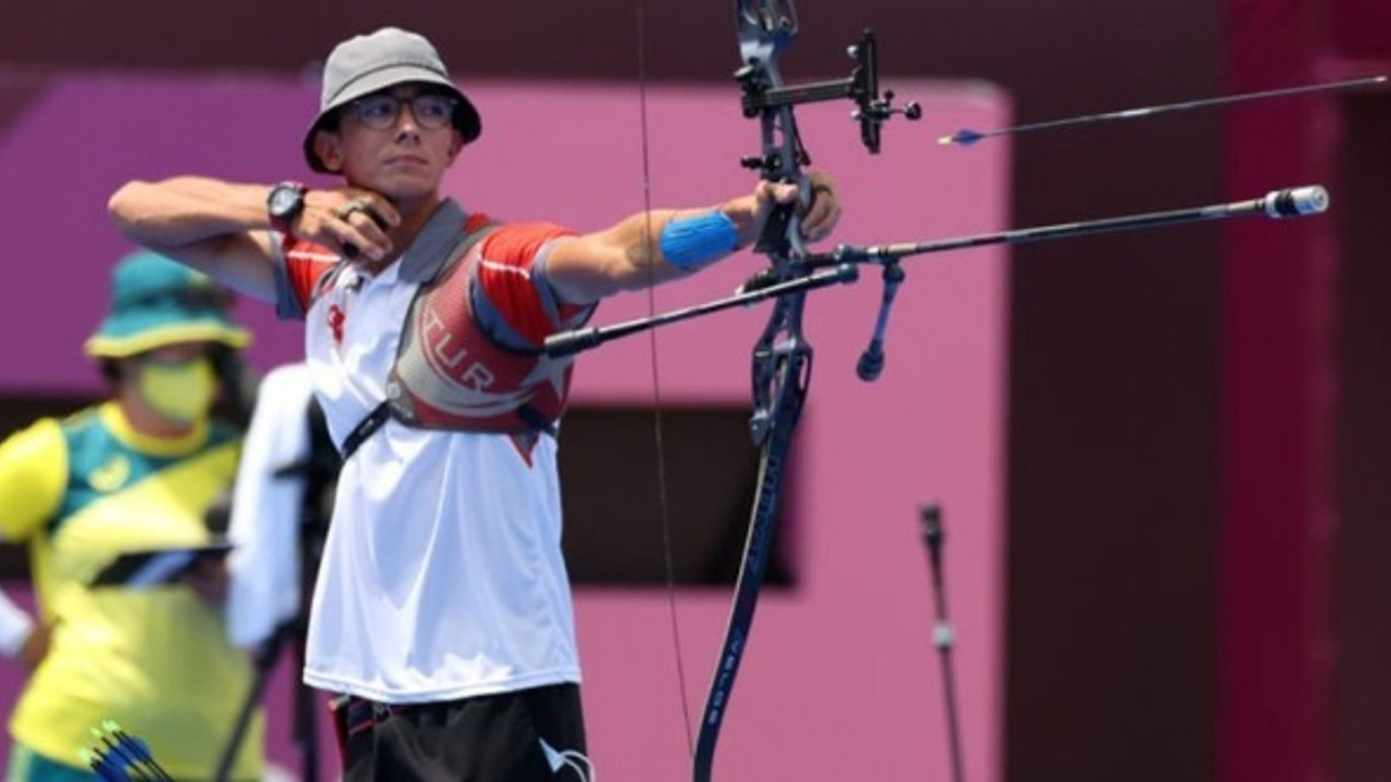 Paulo Coelho son kitabını Mete Gazoz'a adadı