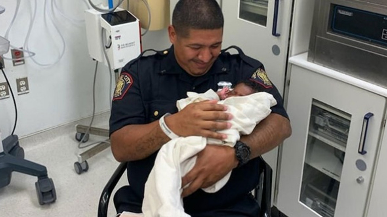 Polis, ikinci kattan atılan 1 aylık bebeği tuttu