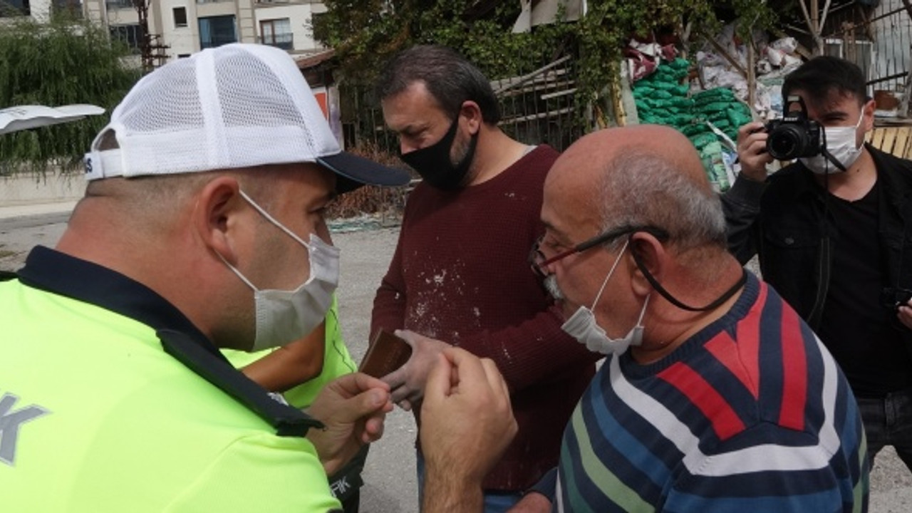 Polis müdüründen ışık ihlali yapan sürücüye: Cezanı ben öderim