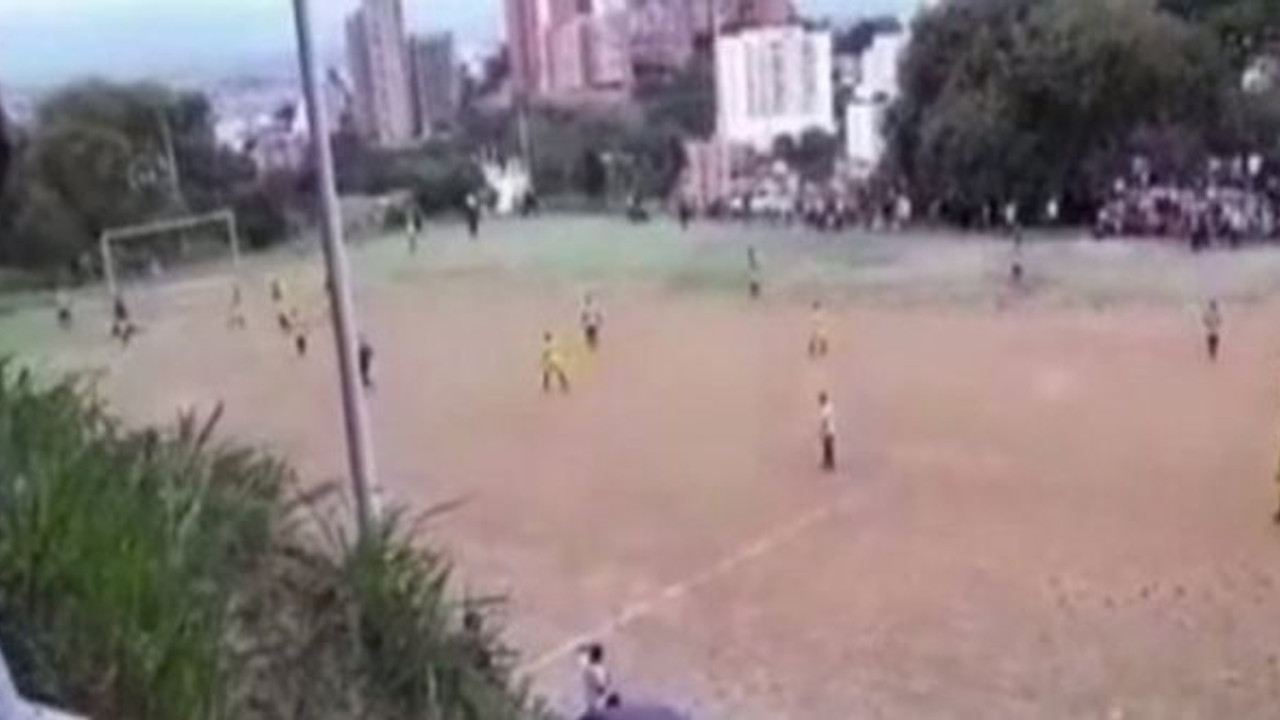 Futbol maçında kartel savaşı: 1 teknik direktör, 1 yan hakem öldü