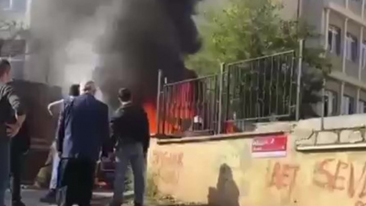 Tuzla'da okul servisi yandı!