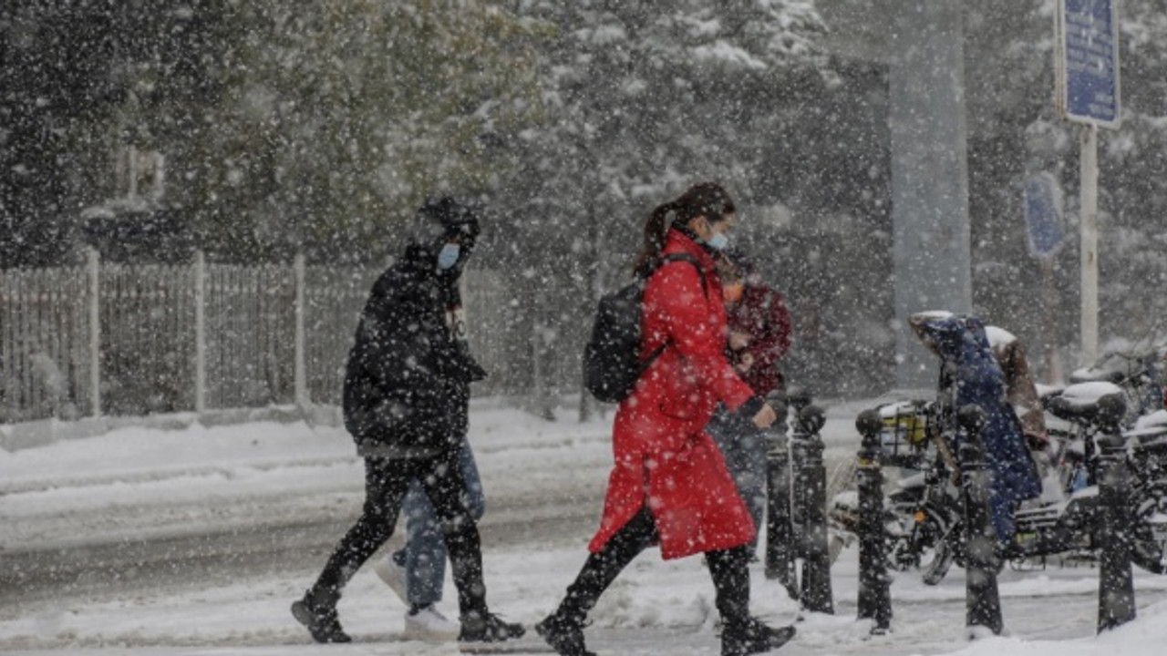 Çin'i kar fırtınası vurdu!