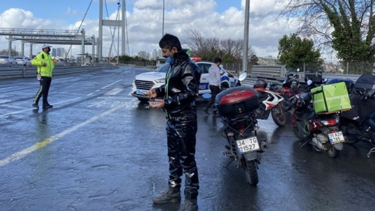 İstanbul'da lodos nedeniyle yasaklanan motosiklet sürücülerine denetim