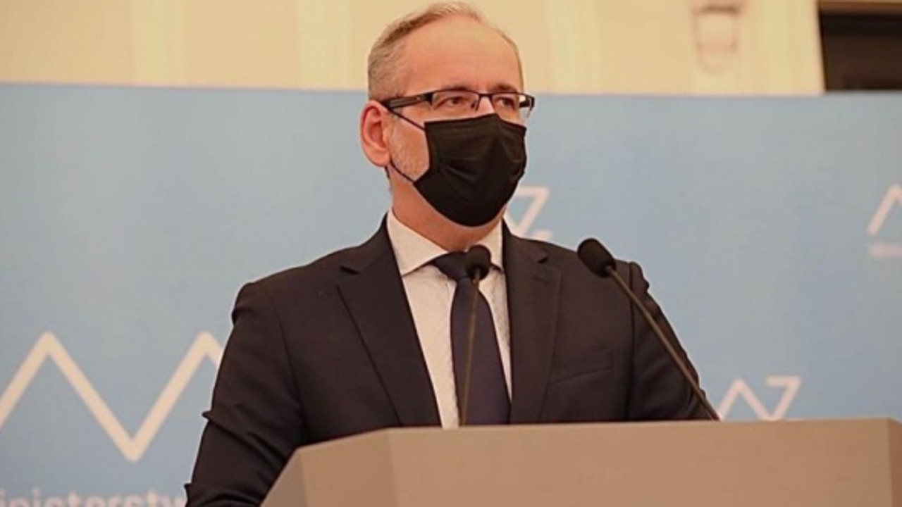 Polonya 7 ülkeye uçuşları durdurdu