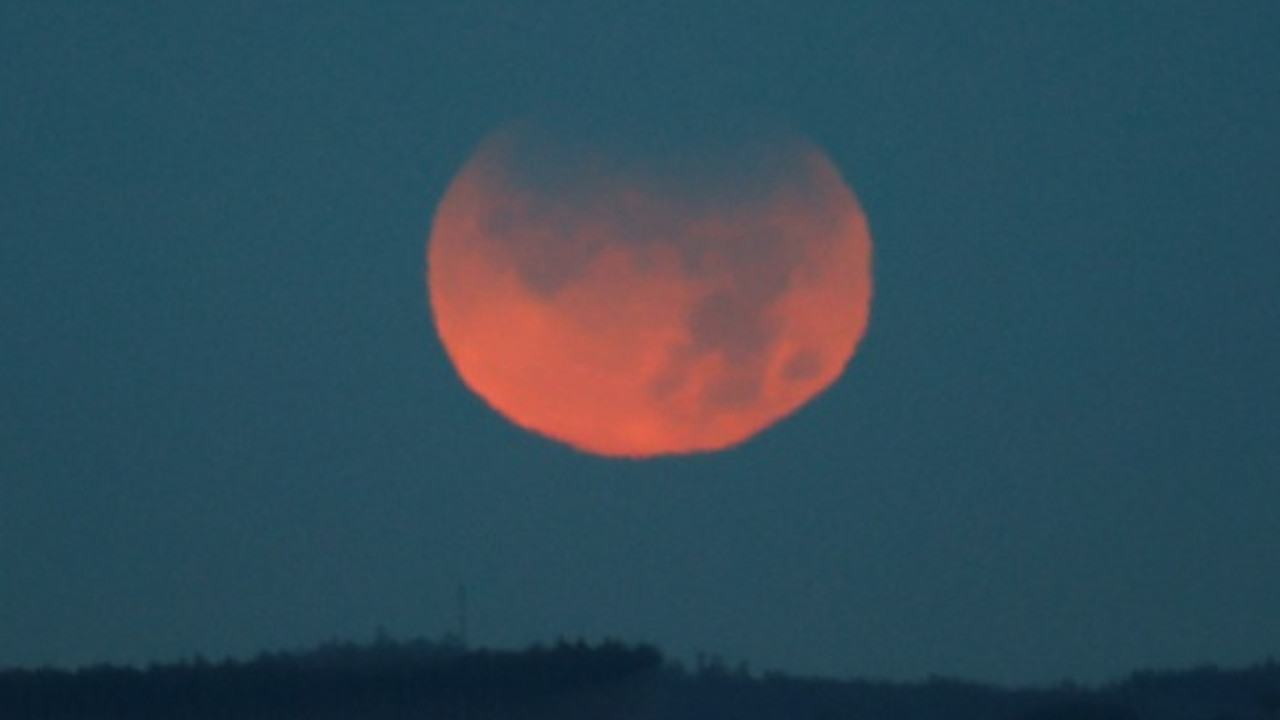 Son 581 yılın en uzun Ay tutulması başladı!