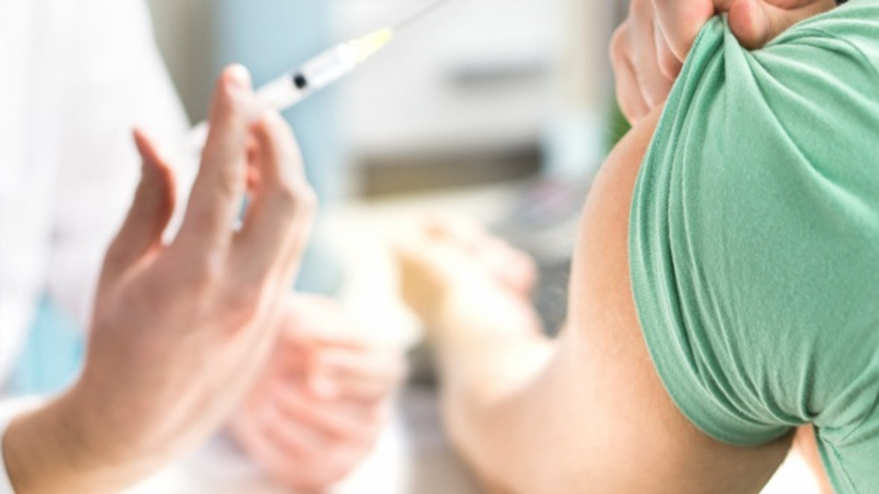 3 doz 'Pfizer/BioNTech' aşısı Omicron'a karşı etkili