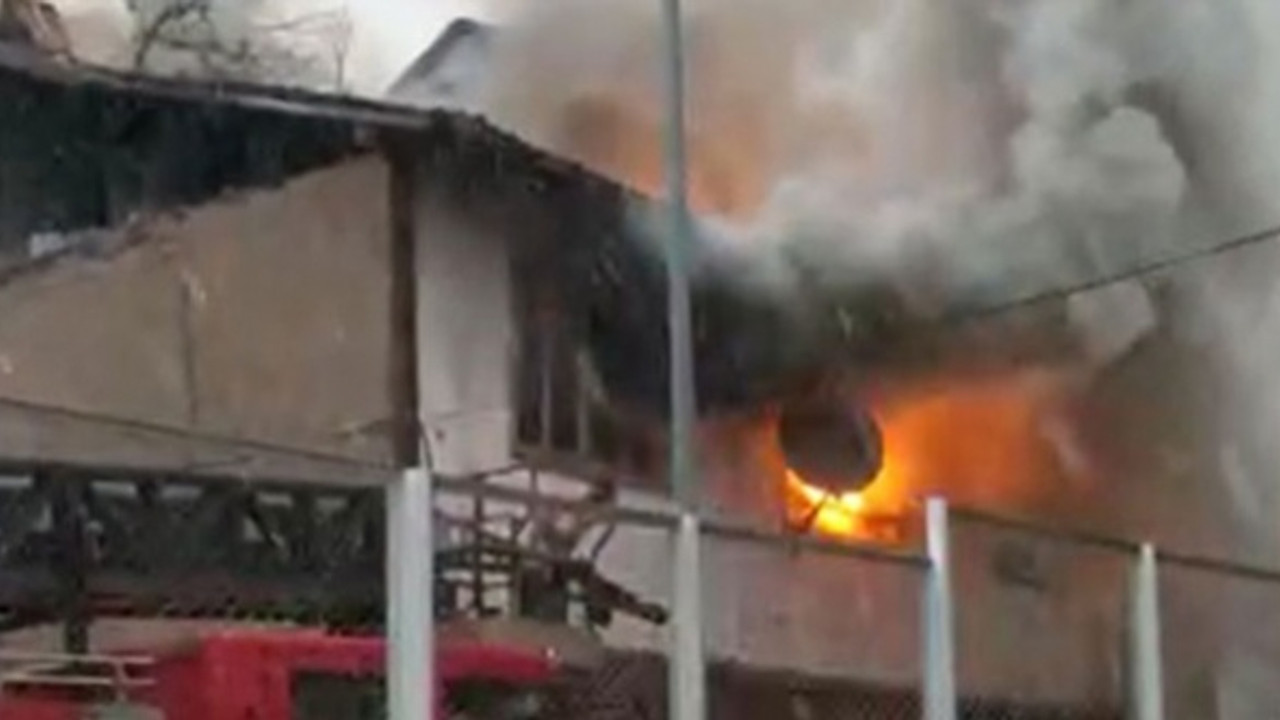 İki katlı müstakil ev, küle döndü!