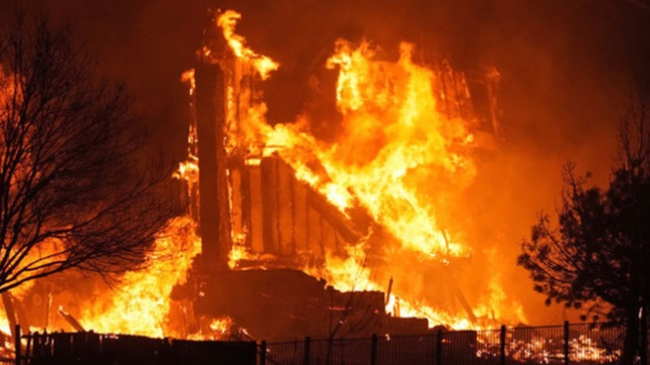 ABD yeni yıla Colorado'daki yangınların gölgesinde giriyor: En az 580 ev yandı