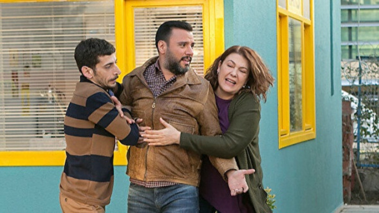 Alişan, Seksenler dizisinde rol alacak! Setten ilk karesini paylaştı