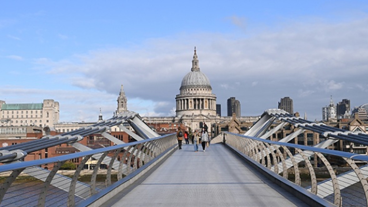 Birleşik Krallık'ta Covid-19 uyarı seviyesi 4'e yükseltildi!