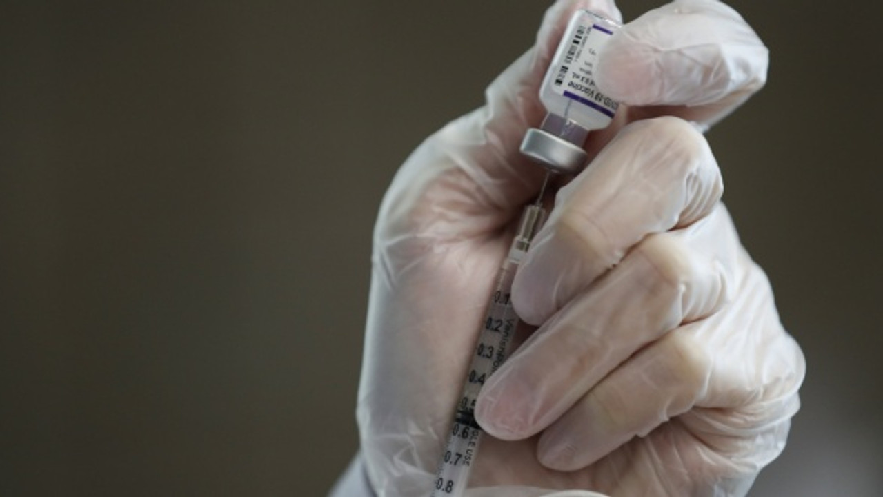 Çift doz Pfizer-BioNTech, hastaneye yatışları yüzde 70 önlüyor