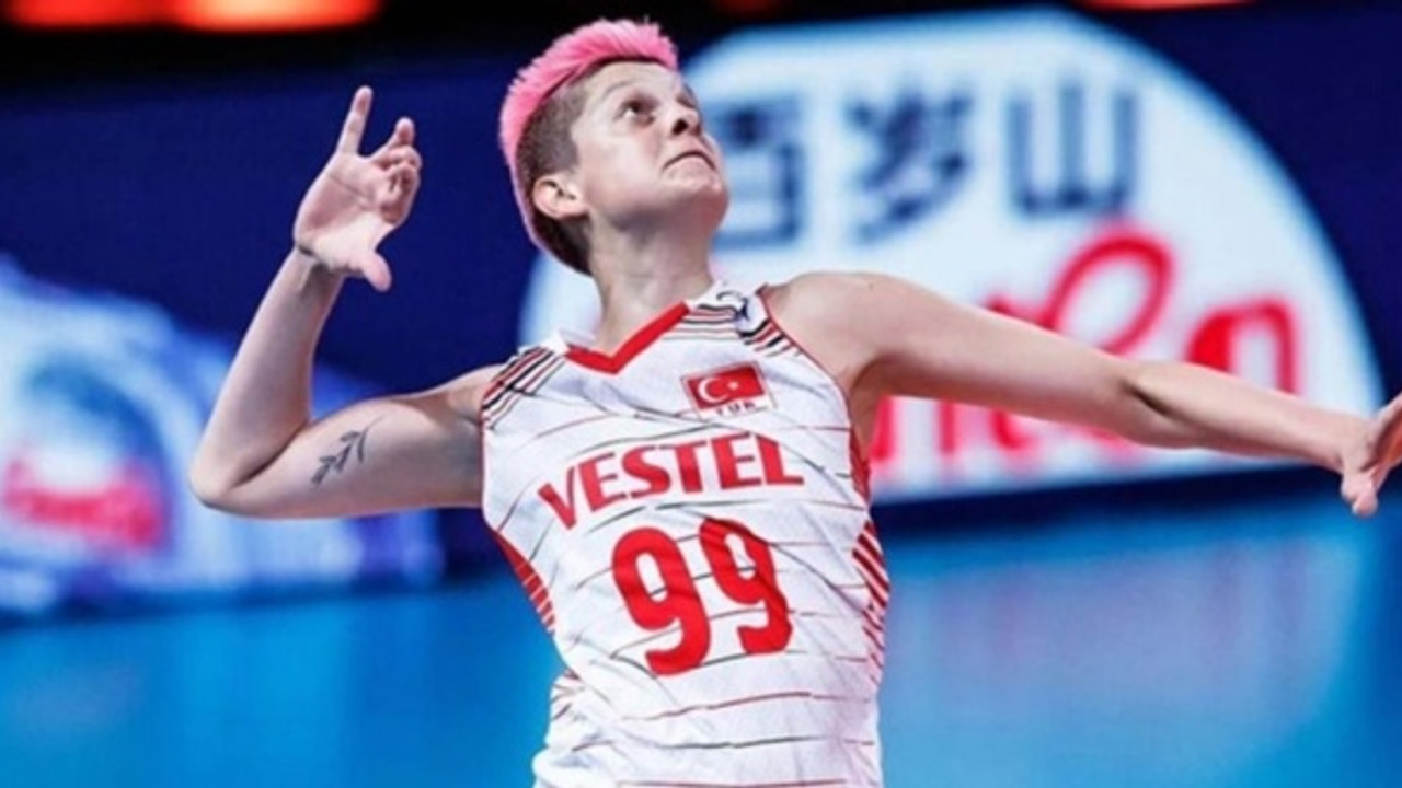 Ebrar Karakurt ve sevgilisinden sarmaş dolaş poz!