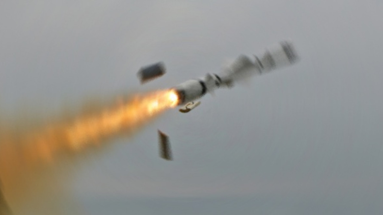 İsrail, Şam Havalimanı'na 8 füze fırlattı!