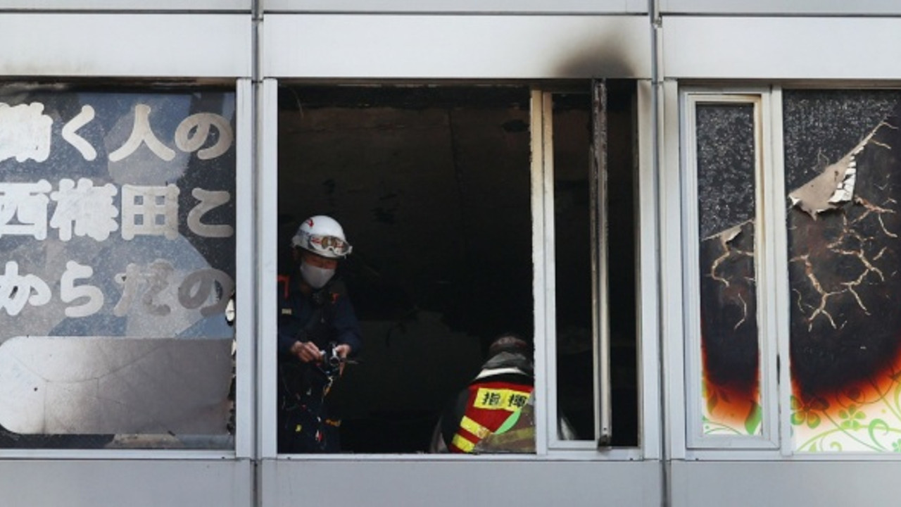 Japonya'da binada yangın faciası!