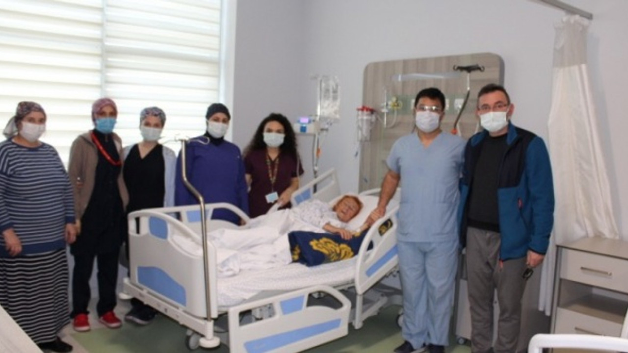 Karın şişliği sandı, 18 kiloluk kitle çıktı