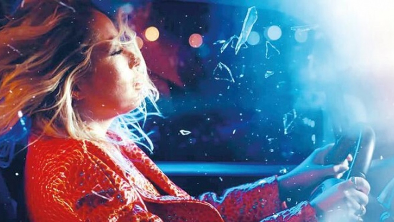 Sevgilisi Erdal Şeyda Lafçı ile birlikte kaza geçiren Gülçin Ergül'ün klibinde acı tesadüf