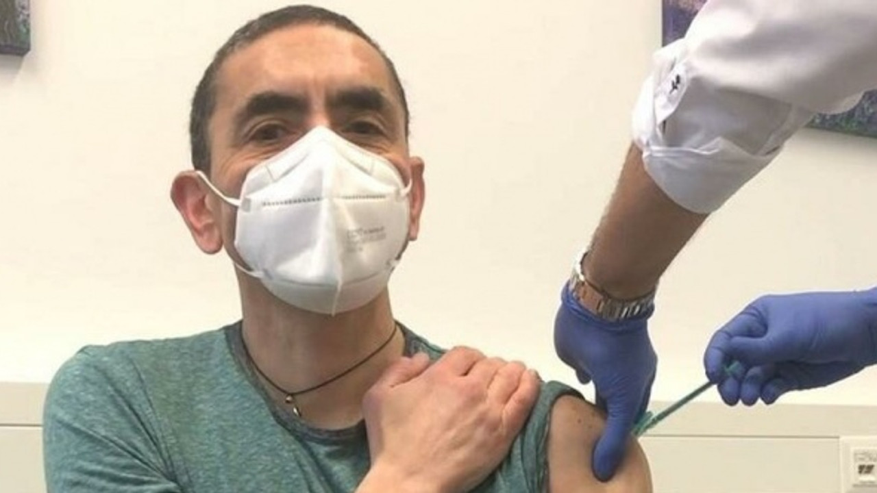 Uğur Şahin'den 'aşı olmadı' iddialarına fotoğraflı yanıt: Eşim de ben de 3'er doz aşı olduk