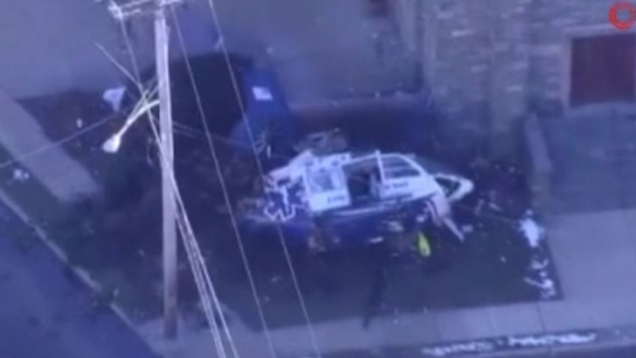 Ambulans helikopter yerleşim yerine düştü