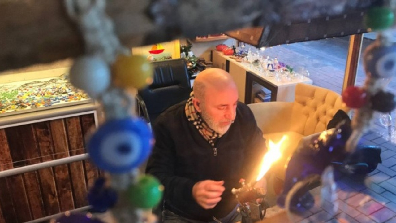Camlara nefesiyle şekil veriyor...Görenler mest oluyor!