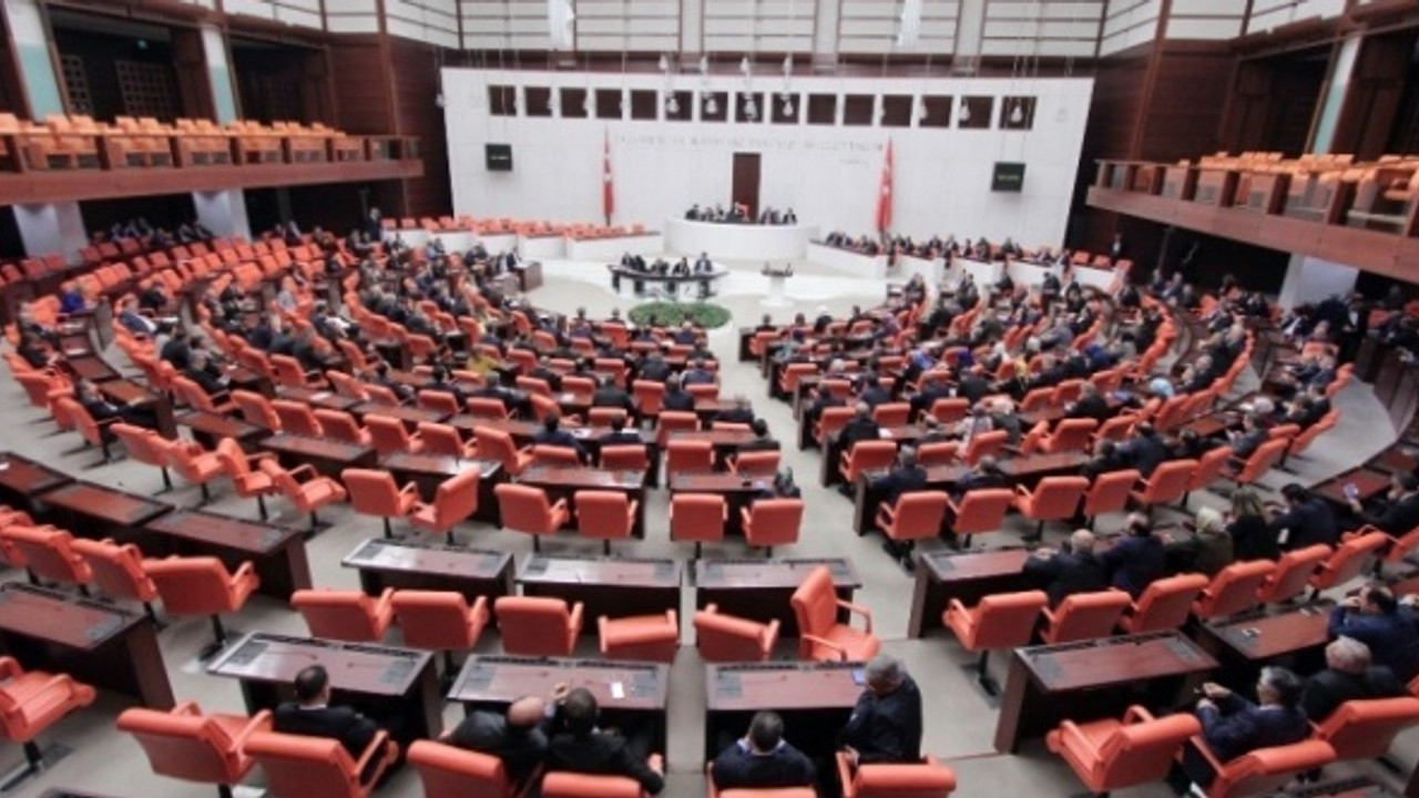 Memur ve emekliye ek zammı da içeren kanun teklifi kabul edildi!