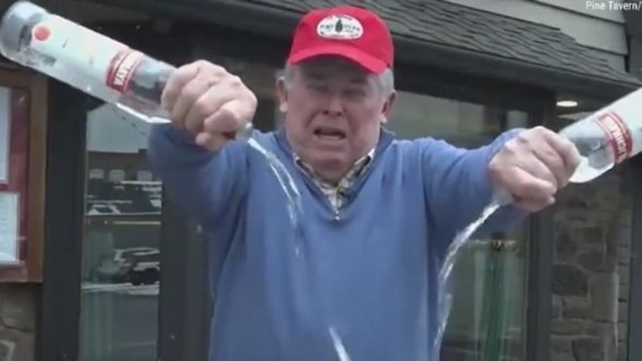 ABD ve Kanada'da ilginç protesto: Votka döktüler