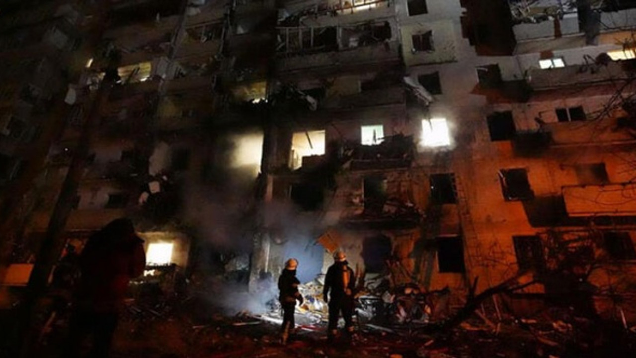 Kiev’de acil durum ekipleri gece boyunca çalıştı