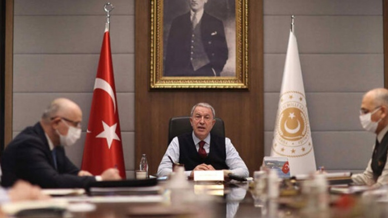 Bakan Akar'dan komutanlarla toplantı!