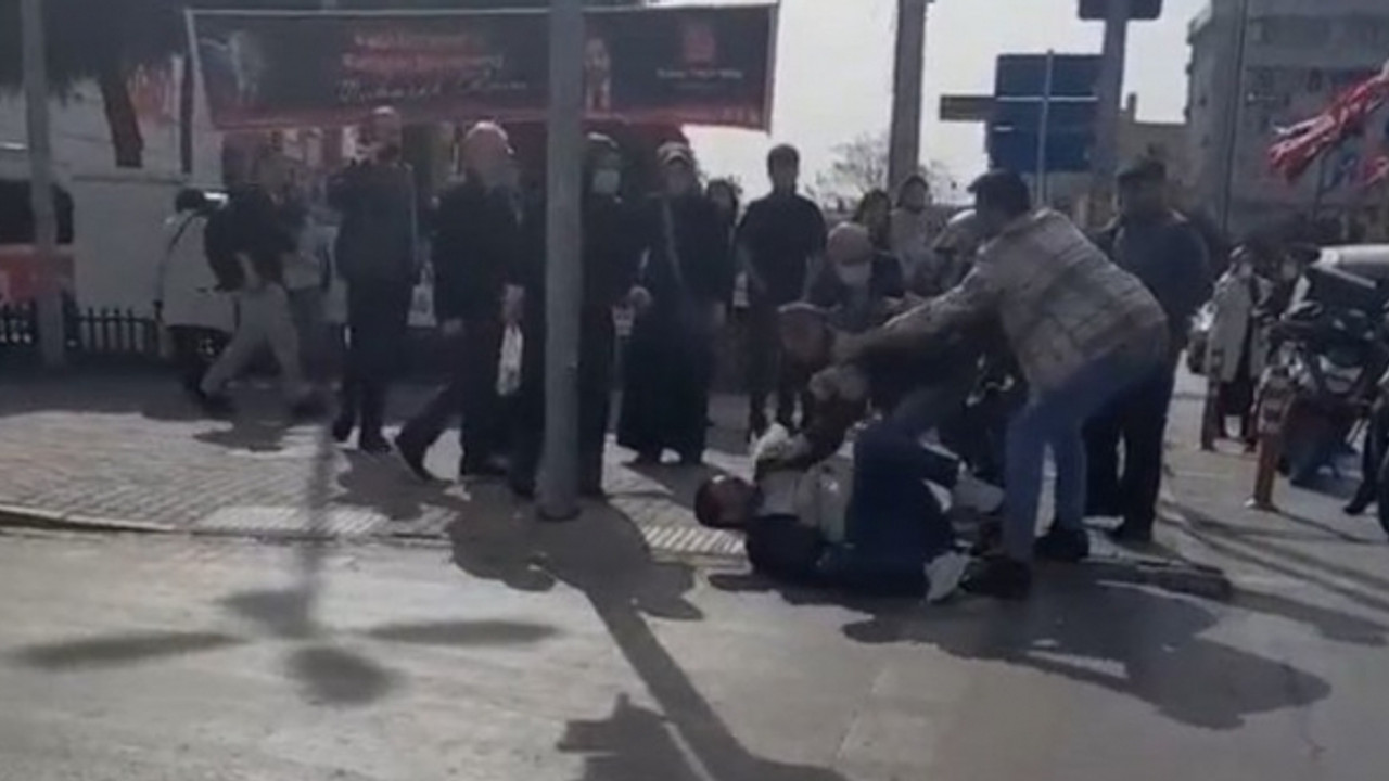 Kırmızı ışıkta geçti iddiası: Sokak ortasında yumruklu kavga!