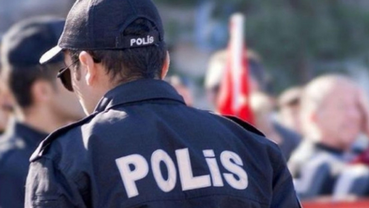 Liseli öğrencileri ifşa eden 2 polise uzaklaştırma