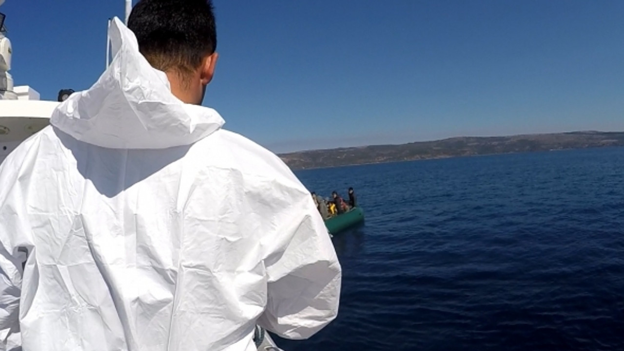 Yunanistan'ın geri ittiği 30 göçmen kurtarıldı
