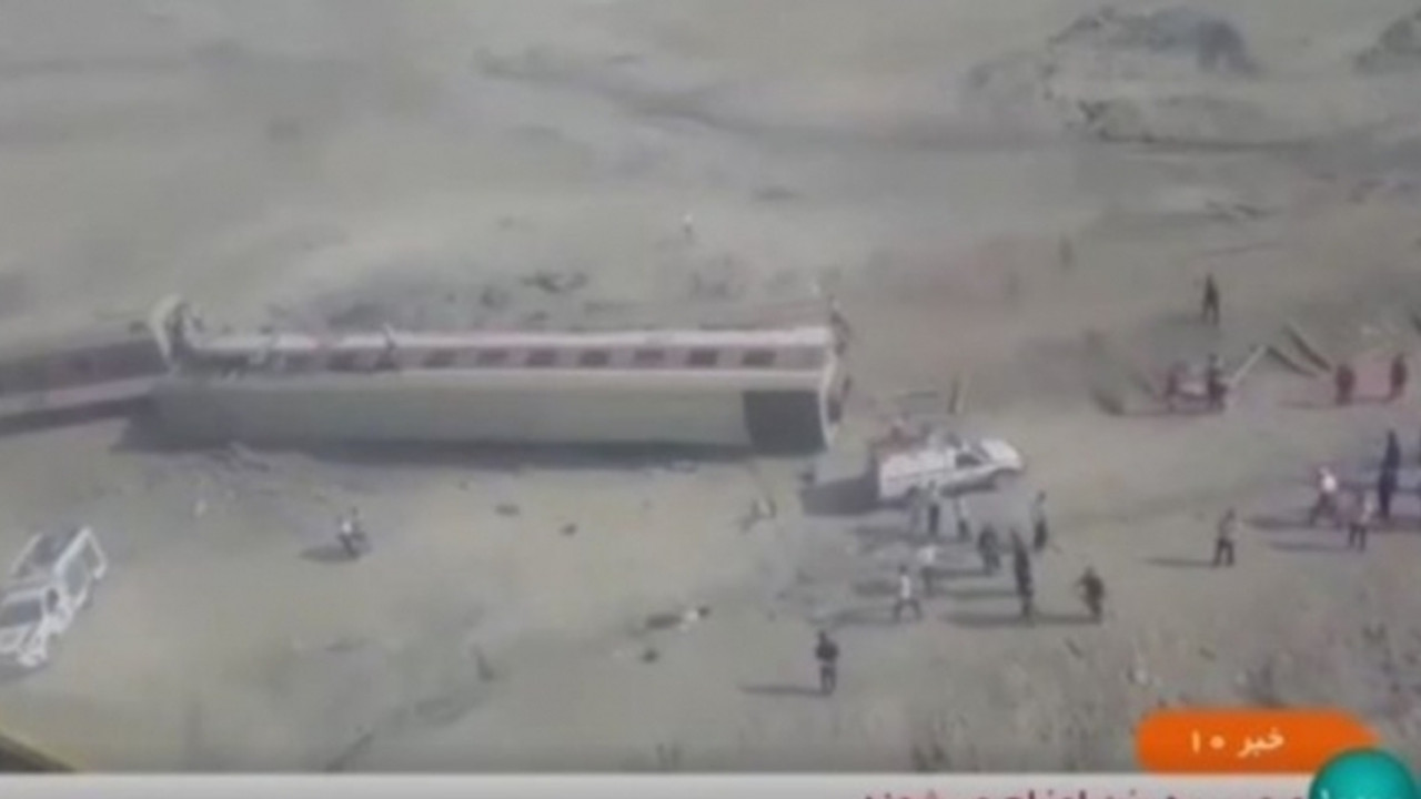 İran’da yolcu treni raydan çıktı: Çok sayıda ölü ve yaralı!