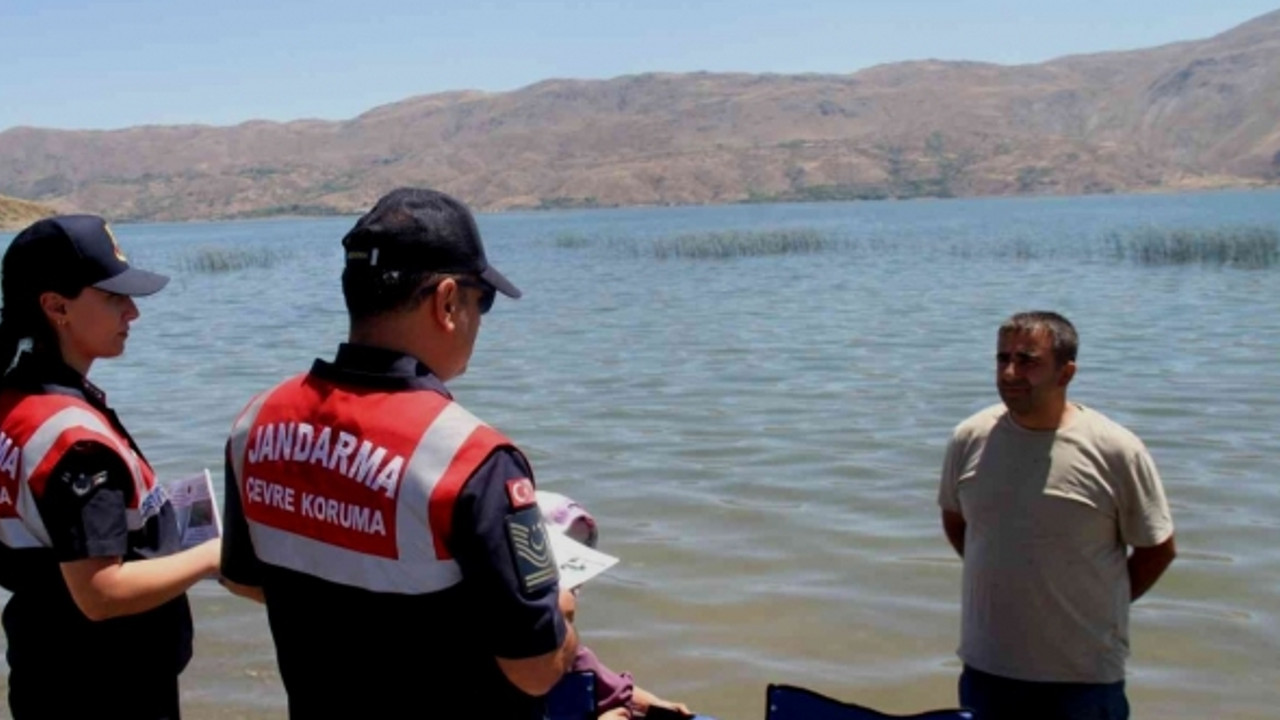 Jandarma vatandaşları suda boğulmalara karşı bilgilendirdi!