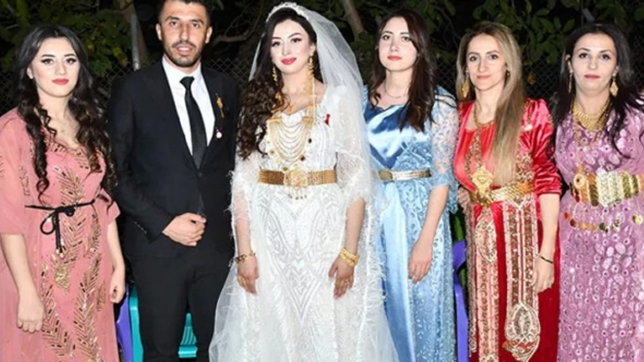 Milyonluk düğün! Gelin ve damada takılan takıları 9 kişi saydı