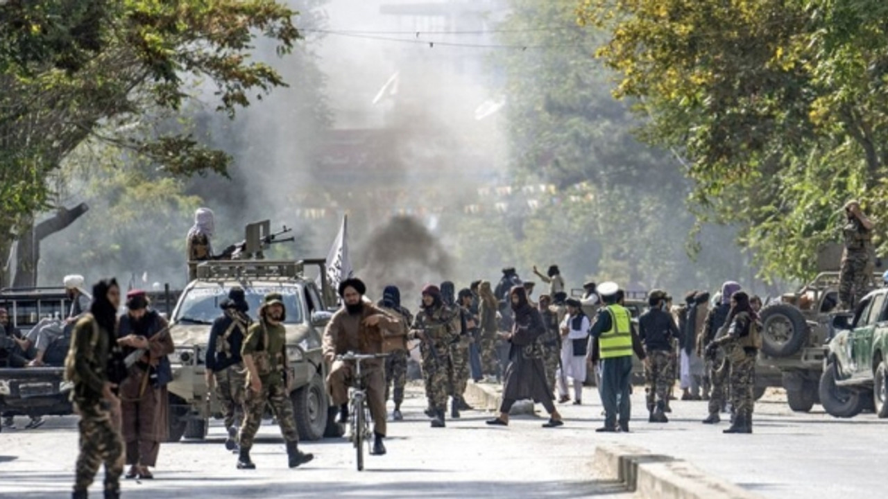 Cami önünde bombalı saldırı: 4 ölü