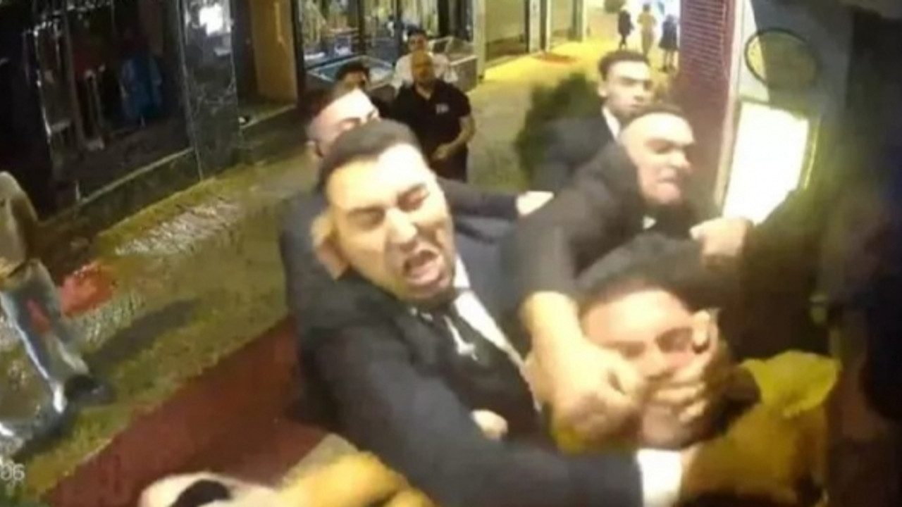 Eğlence mekanı önünde bodyguard dehşeti!