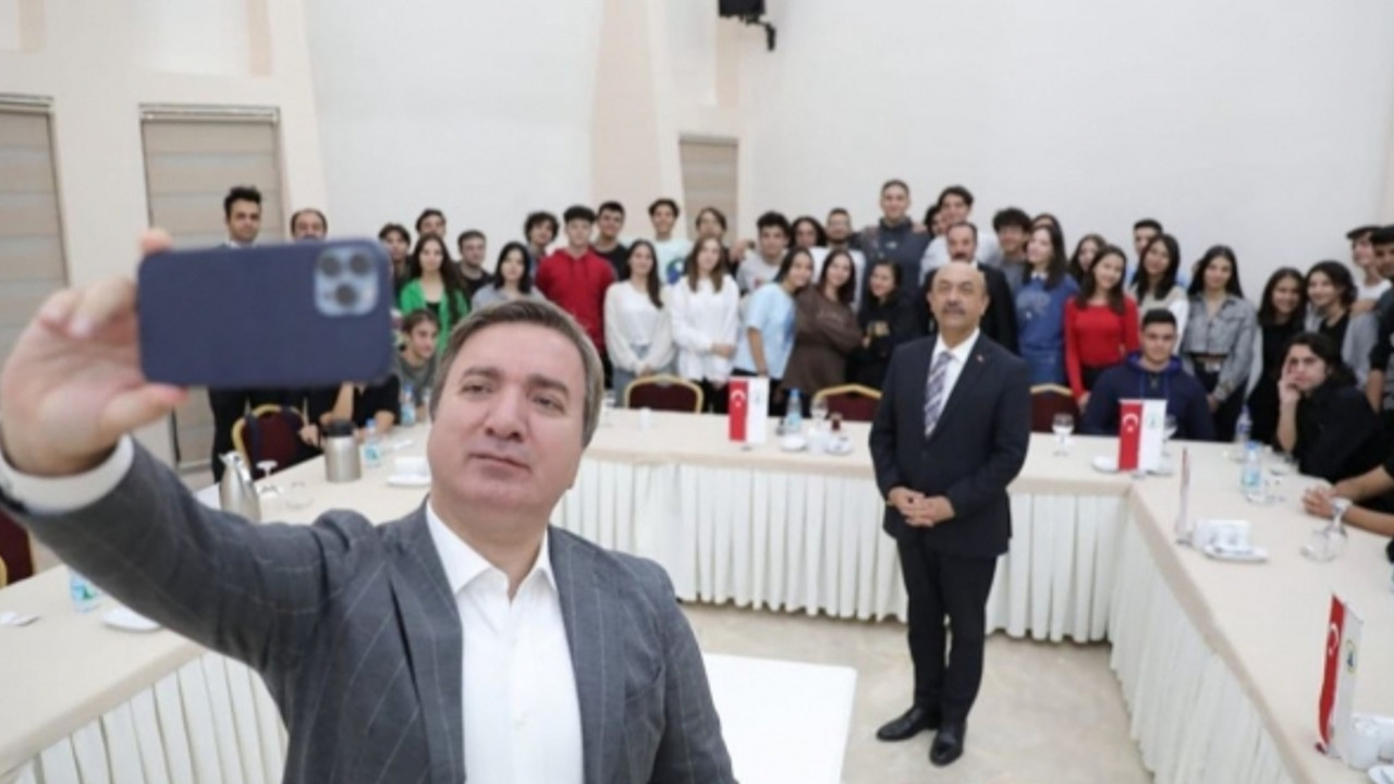 Vali Hamza Aydoğdu’dan ‘sevgi’ ödevi: Kimi güldürdü kimi duygulandırdı