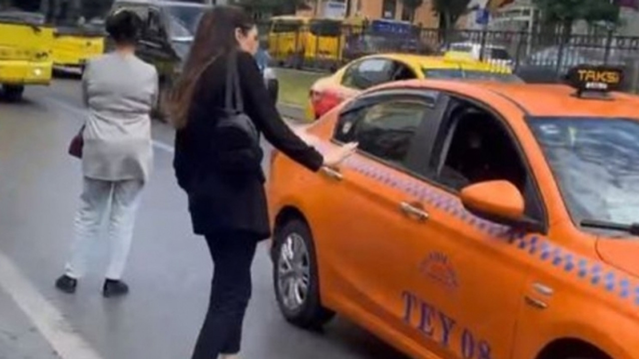 Yolcu taksiciye yumruk attı.. Ücreti ödemeden kaçtı!