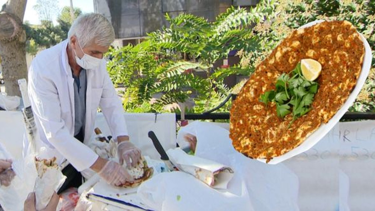 41 yıldır nostalji yaşatıyor! Kolunda sepetle sokak sokak lahmacun satıyor