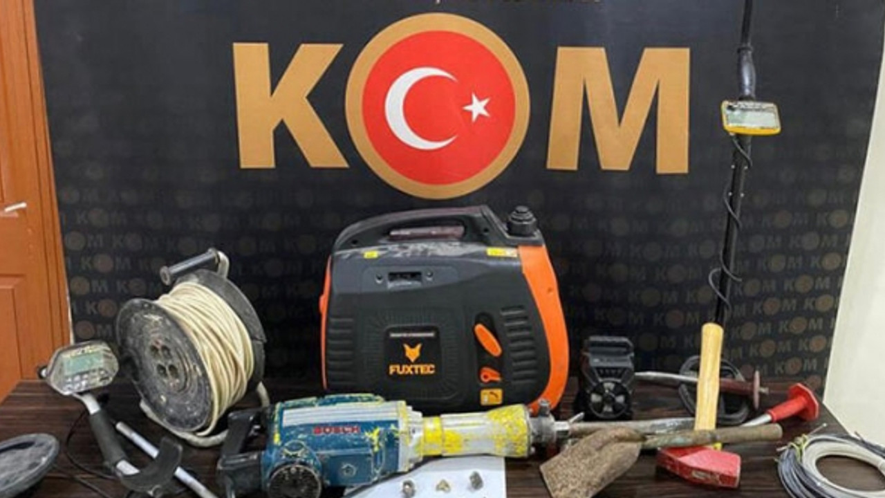 Durdurulan araçta tarihi eser ele geçirildi: 3 gözaltı