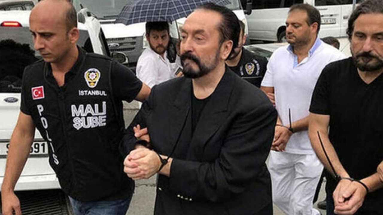 Adnan Oktar: Kadınların beni sevmesi, benim kadınları sevmem kıskanılıyor.