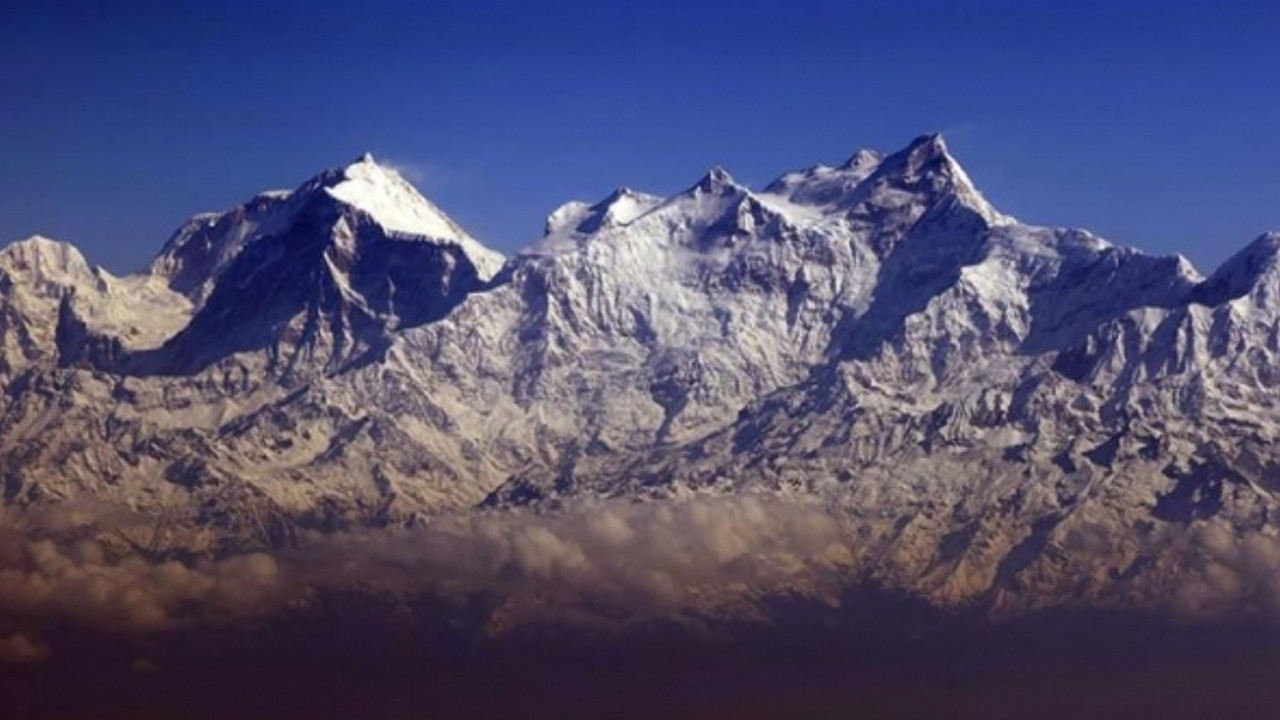 Himalayalar'da çığ faciası: 10 kişi öldü, 11 kişi kayıp!