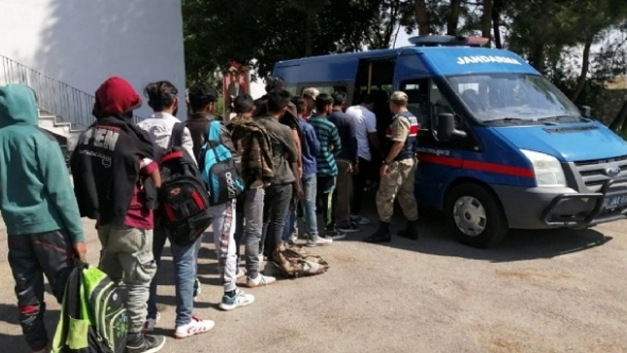 Jandarma'dan 'düzensiz göç'e geçit yok: Bir ayda 12 bin göçmen yakalandı!