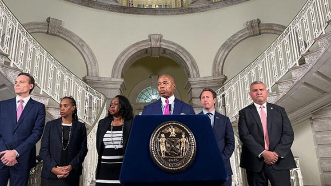 New York Belediye Başkanı, kente gelen binlerce sığınmacı için OHAL ilan etti